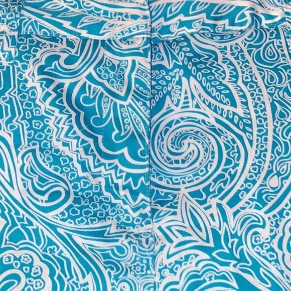 Skort teal and white contemporary print. Belt loops and front pockets size 10P
C - Picture 5 of 15